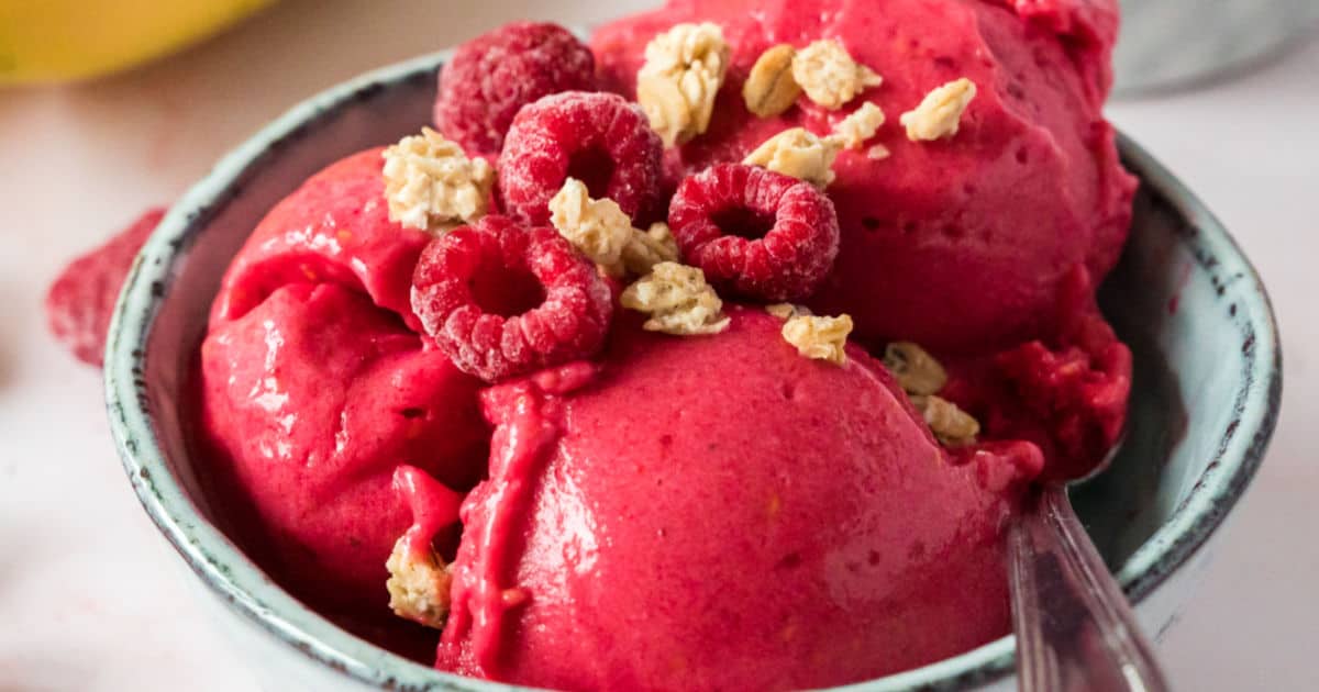 2-Ingredient Banana Berry Ice Cream ⋆ Real Housemoms