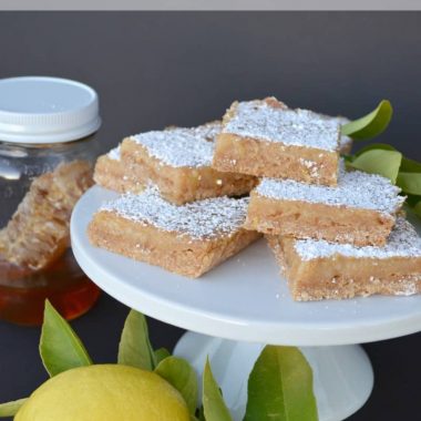 Skinny Honey Lemon Bars | Real Housemoms #dessert #lemonbars