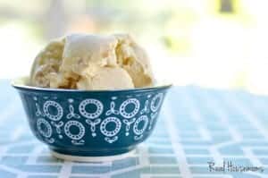 apple pie ice cream in blue bowl