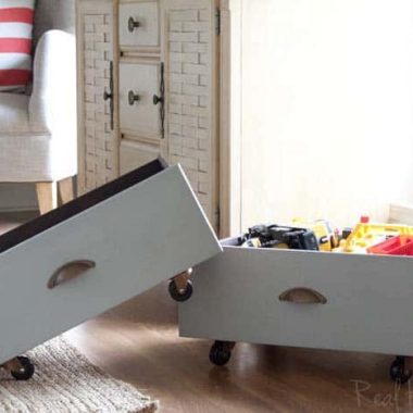 Creating a Rolling Toy Storage from old Drawers