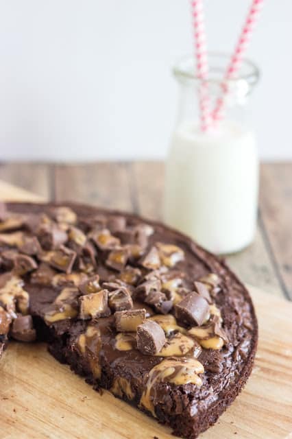Rolo Brownie Pizza
