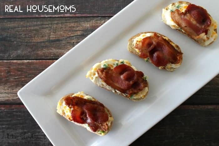 Jalapeno Popper Bruschetta takes two of my favorite appetizers and smashes them into one delectable bite!