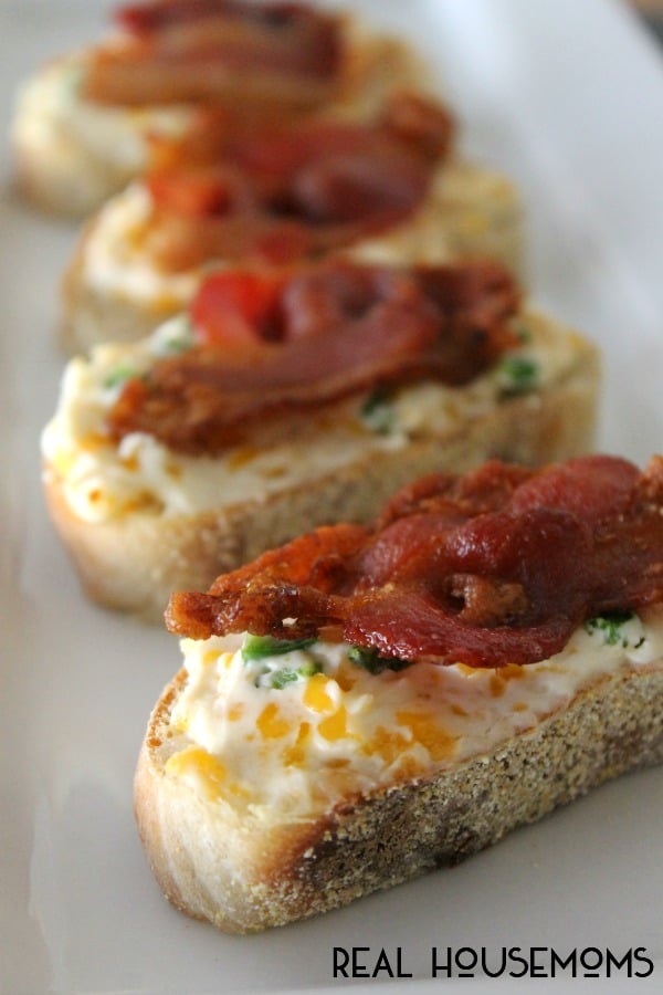 Jalapeno Popper Bruschetta takes two of my favorite appetizers and smashes them into one delectable bite!