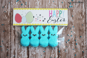 Easter Printable for easter goody bags. Printable reads "Hapy easter" bag has blue easter bunny peeps inside. printable stabled to seal bag