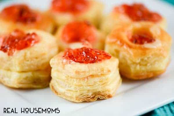 JalapeÃ±o Jelly Brie Puff Pastry are cute little sweet and spicy yummy bites of flaky, creamy goodness!