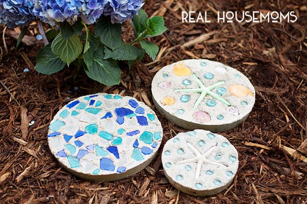 Dress up your garden with some easy to make DIY Garden Stones! You can even let the kids help decorate them!