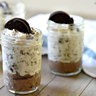 Ultimate No Bake Cookies N Cream Cheesecake is heaven in a jar! So simple to make and creamy perfection!