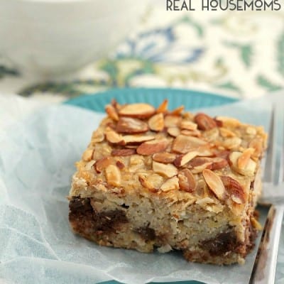 This healthy Almond Joy Banana Bread Baked Oatmeal with it's dark chocolate chunks, toasted almonds, and coconut only tastes like an indulgent breakfast treat!