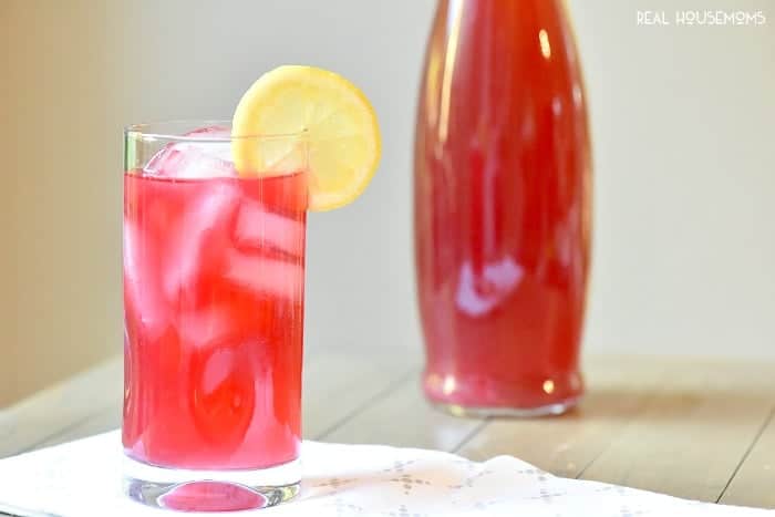 Hibiscus Tea Lemonade Cocktail is my new favorite summertime cocktail!