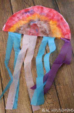 Coffee Filter Jellyfish Craft ⋆ Real Housemoms