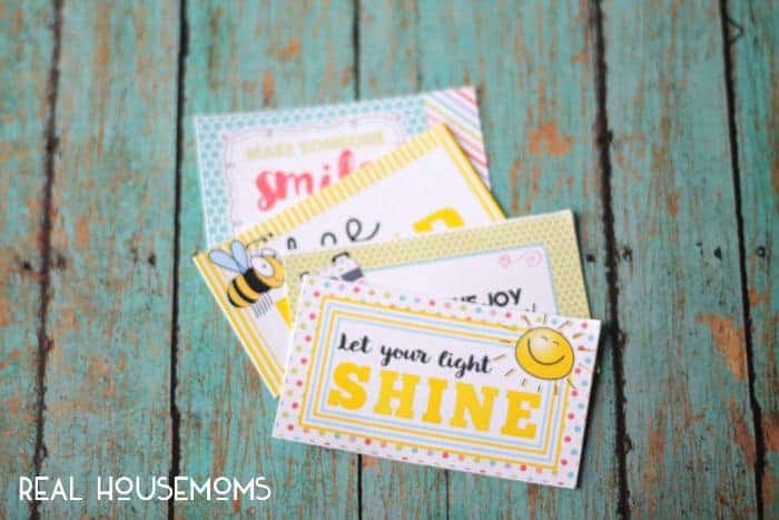 Let your children know that you are thinking of them while they are at school by adding Printable Lunch Box Notes to their bag lunch!