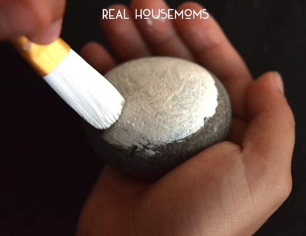 Grab the kids and help them show off their love for sports with these easy Baseball Painted Rocks!