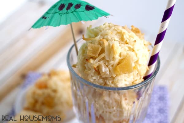 Bake up a taste of the beach with these easy to make Pina Colada Macaroons!