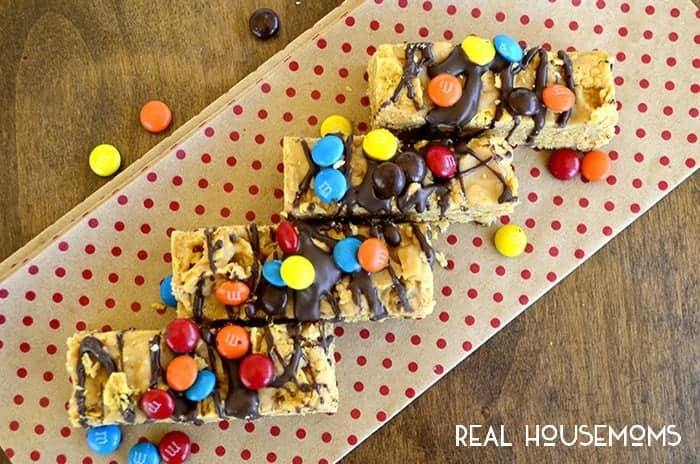 Krunchy Korn Flake No Bake Bars are a fun and easy treat for these hot summer days!