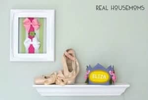 Get your little one's hair accessories organized with this easy Picture Frame Hair Bow Holder!