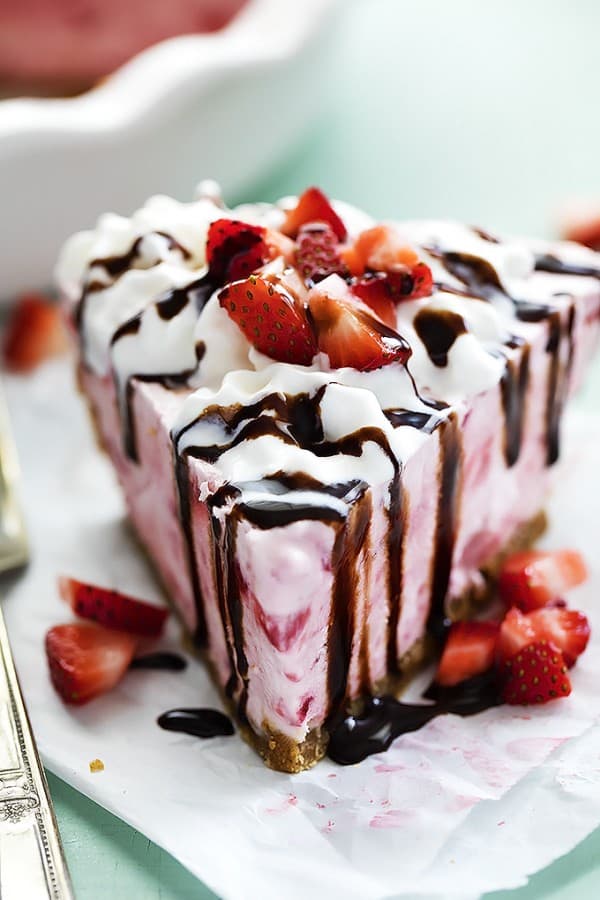 Frozen Strawberry Cheesecake - Creme de la Crumb