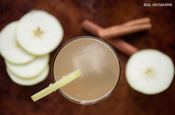 This two-ingredient Washington Mule is the perfect late summer cocktail because its refreshing on hot summer days but is full of fall flavors yet to come!