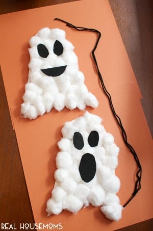 Halloween Cotton Ball Ghosts ⋆ Real Housemoms