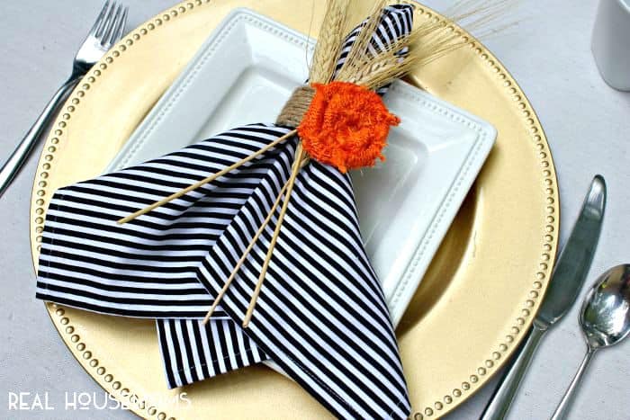Dress up your place settings and get you table ready for company with our tutorial for DIY Fabric Napkins! 