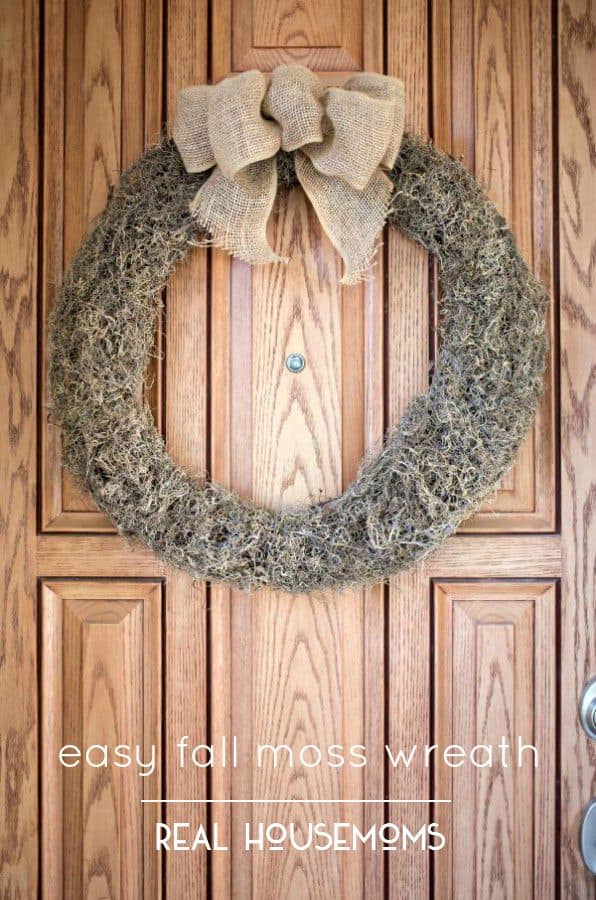 We're loving neutrals for fall! Get your home ready for the season with this Easy Fall Moss Wreath! 