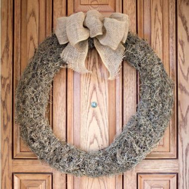 We're loving neutrals for fall! Get your home ready for the season with this Easy Fall Moss Wreath!