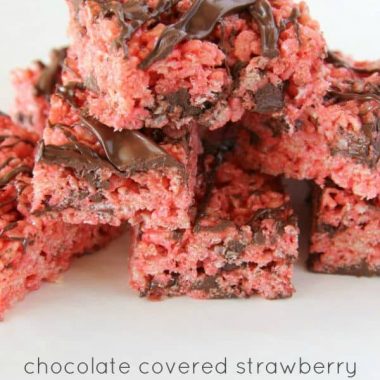These Chocolate Covered Strawberry Rice Krispies Treats are the most delicious snack!
