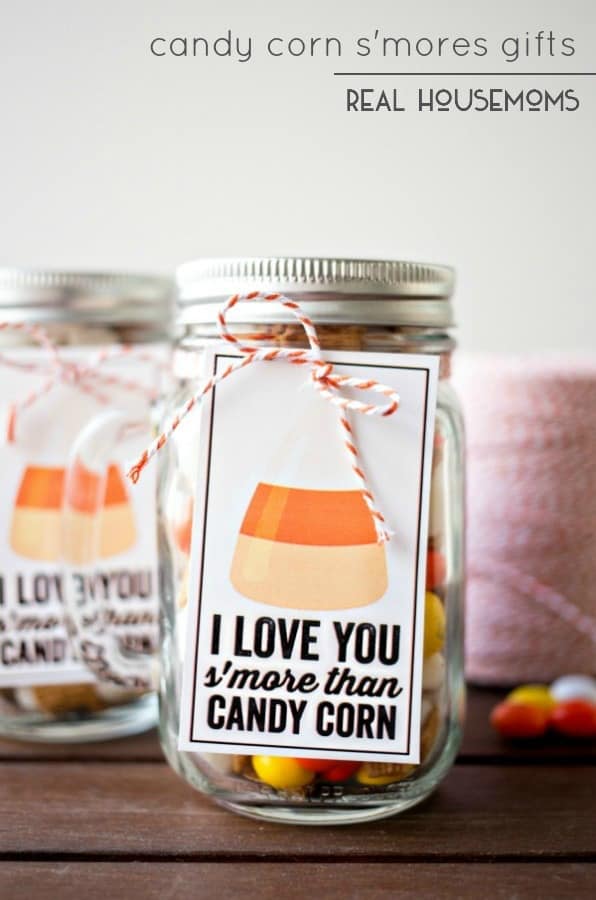 Candy Corn S'mores Gifts are a great last minute option for for your friends, family - neighbors, teachers and more!