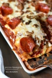 Pizza Lasagna is an easy family dinner recipe that will be in my regular menu plan!