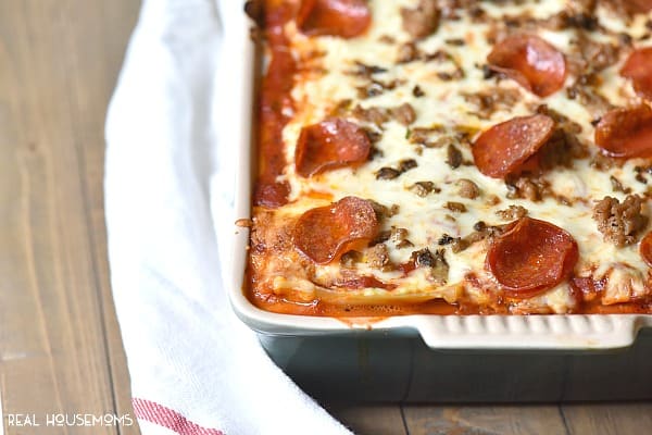 Pizza Lasagna is an easy family dinner recipe that will be in my regular menu plan! 