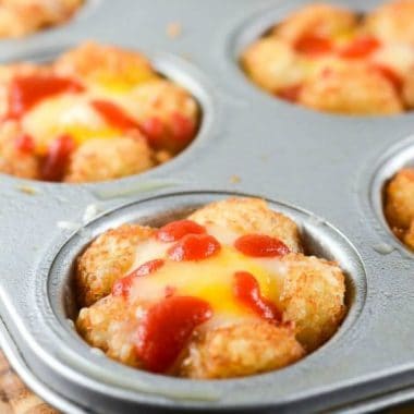 These Sriracha Egg Tater Tot Cups are simple yummy breakfasts that you can eat on the go!