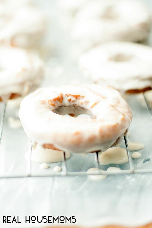 Skip going out in the cold and make these CARAMEL APPLE DOUGHNUTS yourself! They're the best sweet fall treat!