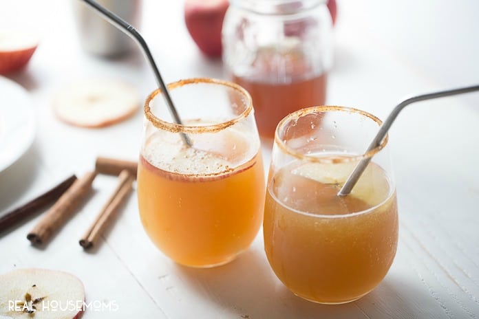 These APPLE GINGER MARGARITAS are a perfect way to celebrate the holidays!