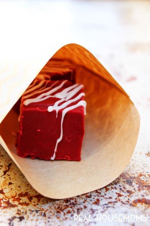 EASY RED VELVET FUDGE a holiday must have for your family and friends, but trust me, make a batch just for yourself and sing “Merry Christmas to me” while stuffing your face!