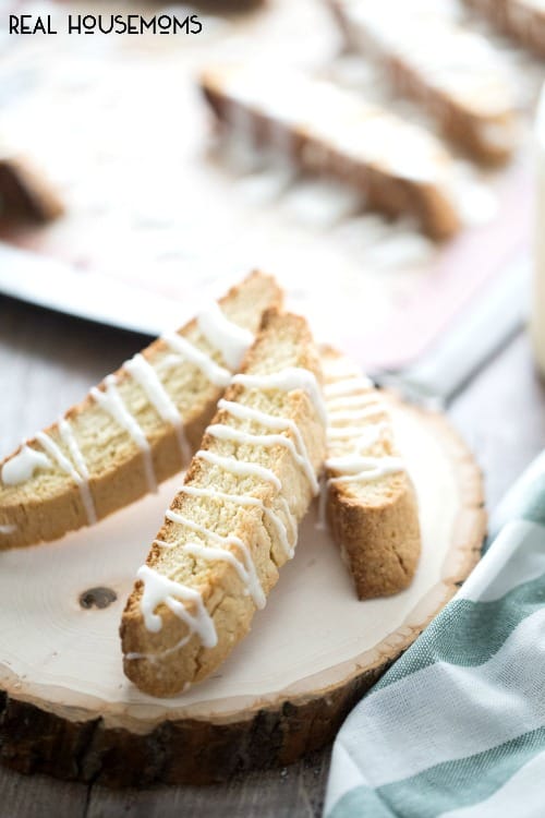EGGNOG BISCOTTI are a crunchy, sweet cookies with a hint of nutmeg drizzled with a simple eggnog glaze!