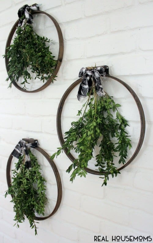 Our SIMPLE EMBROIDERY HOOP WREATH gives you the boxwoods you love without breaking the bank!