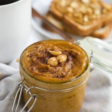 PUMPKIN SPICE PEANUT BUTTER is the best fall snack! Make it creamy or chunky and then spread it on everything!
