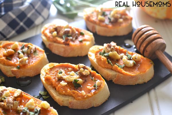 This PUMPKIN SAGE CROSTINI is the perfect holiday appetizer! It comes together quickly and is sure to satisfy your guests!