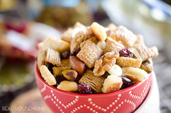 CRANBERRY CINNAMON SNACK MIX is an easy party bite perfect for the holidays!