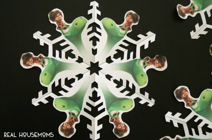 Every kid I know loves decorating the house with snow flakes in winter. Now you can bring ther love of dinosuars and winter together with DINO SNOWFLAKES!