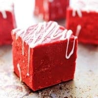 EASY RED VELVET FUDGE a holiday must have for your family and friends, but trust me, make a batch just for yourself and sing “Merry Christmas to me” while stuffing your face!