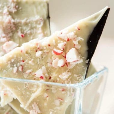 This PEPPERMINT BARK recipe is a copy cat version of the Peppermint Bark from Williams Sonoma! Make it for your friends and family for Christmas this year!