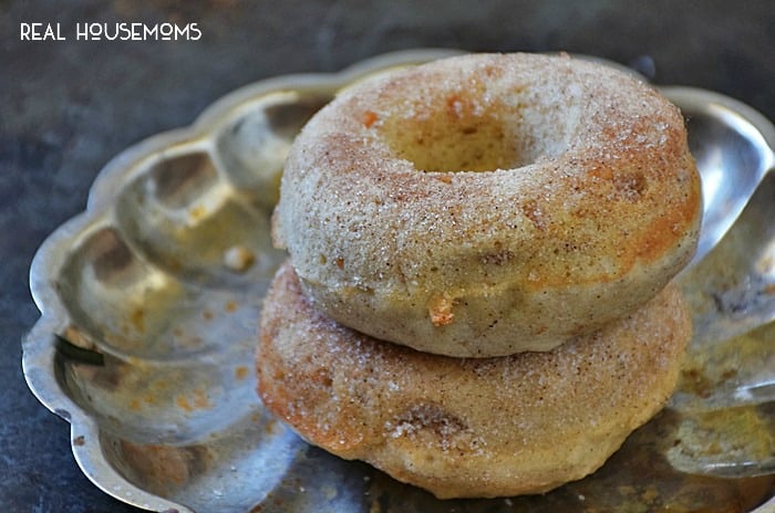 BAKED SNICKERDOODLE DONUTS are loaded with cinnamon sugar goodness for a sweet and tasty reason to break your New Year's resolution!