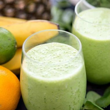 Jumpstart your morning with a healthy, fiber-packed, protein rich SLIMMING GREEN SMOOTHIE!
