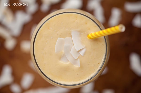 If you're looking for a tasty quick breakfast that will mentally transport you to a tropical beach, this MANGO PINEAPPLE SMOOTHIE will do the trick!