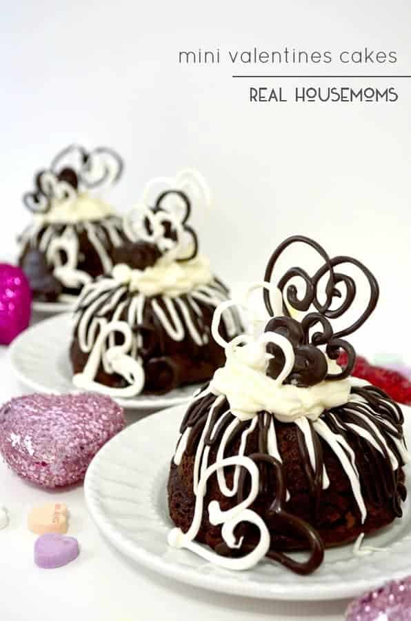 I love baking something delicious, yummy and EASY for the holidays, and these MINI VALENTINES CAKES fit the bill!