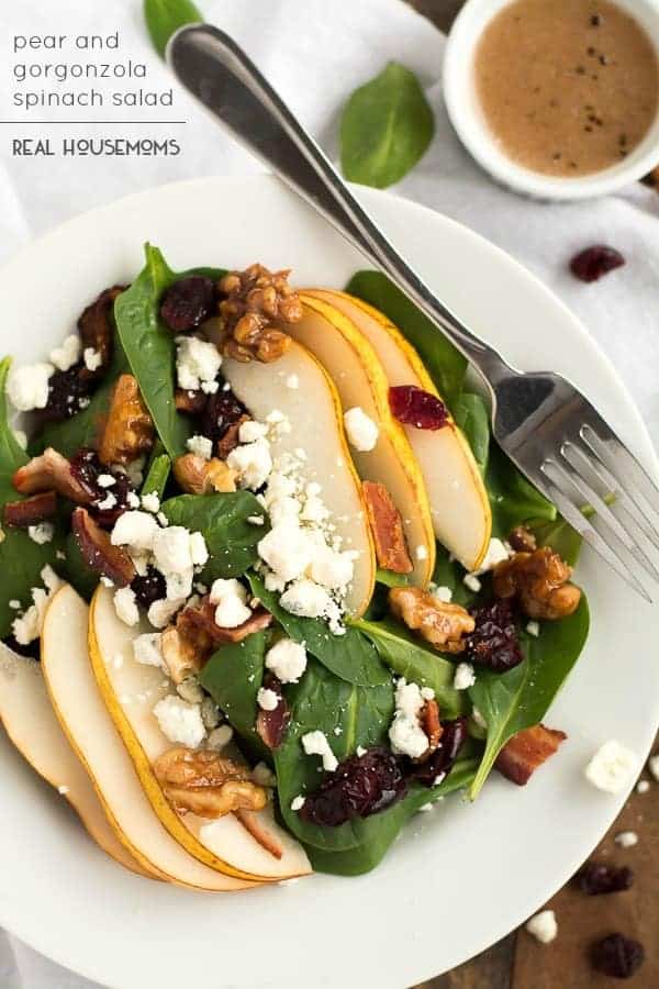 PEAR AND GORGONZOLA SPINACH SALAD is the perfect healthy side to your lunch or dinner!