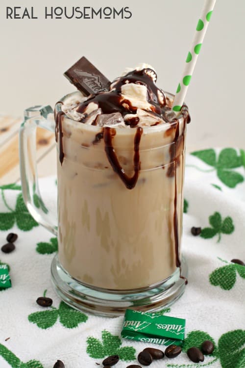 Your usual iced coffee gets a little spiked in this magical IRISH CREAM & MINT ICED MOCHA!