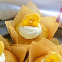 Are you ready to make the easiest cupcakes known to man? 5 Ingredient Banana Cupcakes are a fabulous alternative to making banana bread with overly ripe bananas!