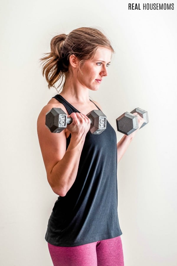 woman in athletic ware lifting dumbbells