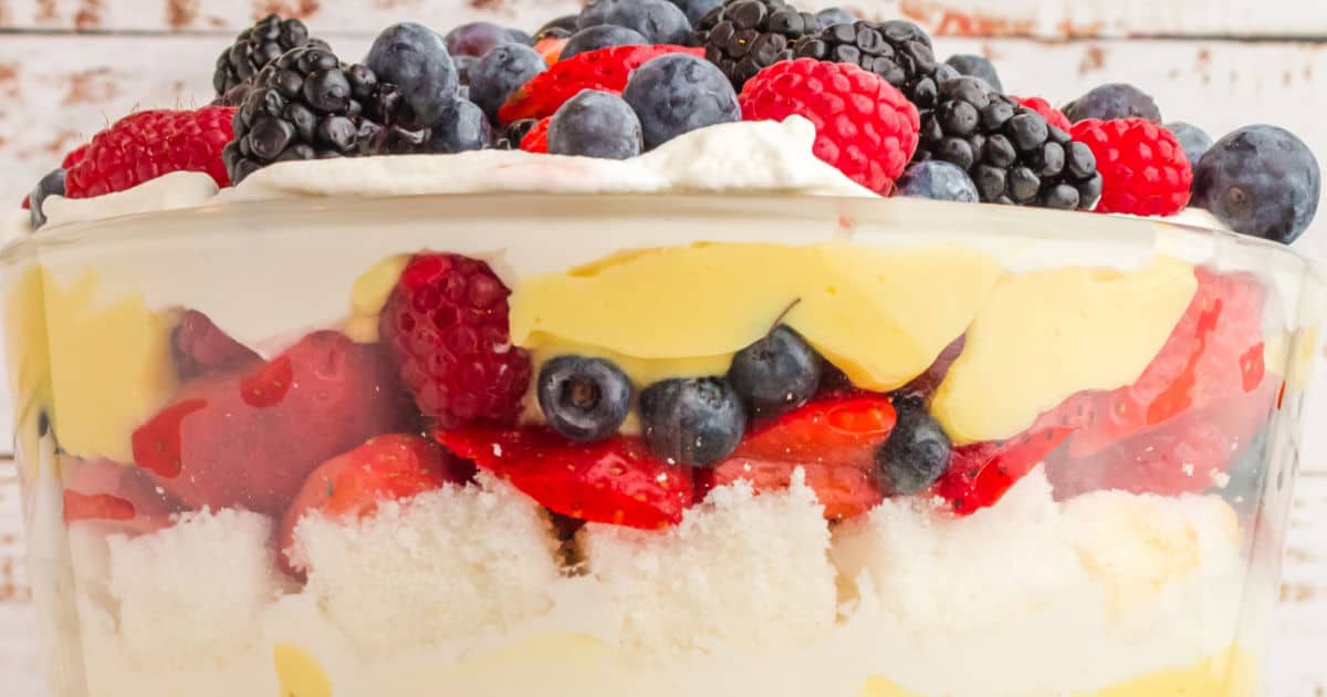 Angel Food Cake Berry Trifle ⋆ Real Housemoms